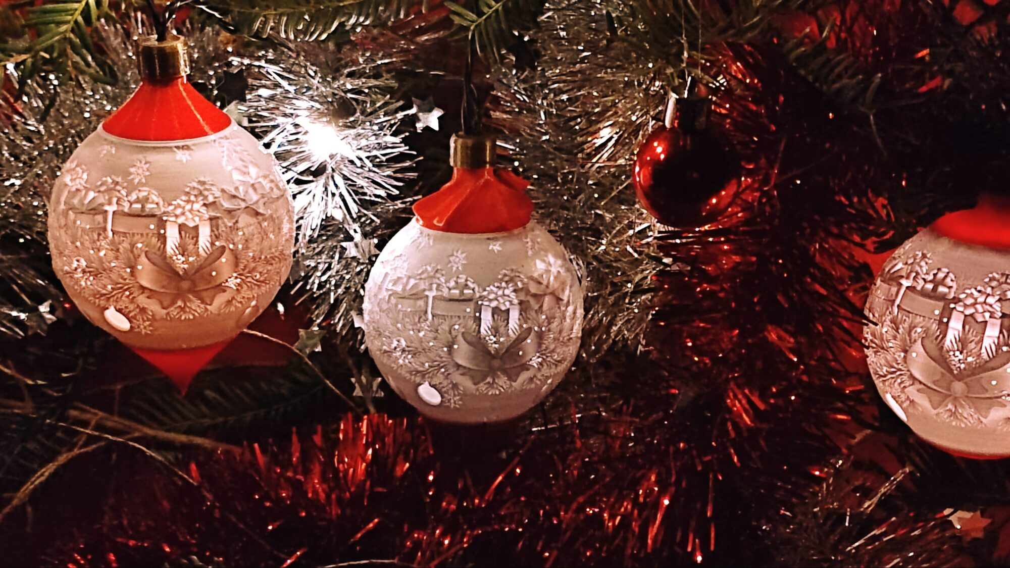 Christmas tree with 3D printed christmas balls